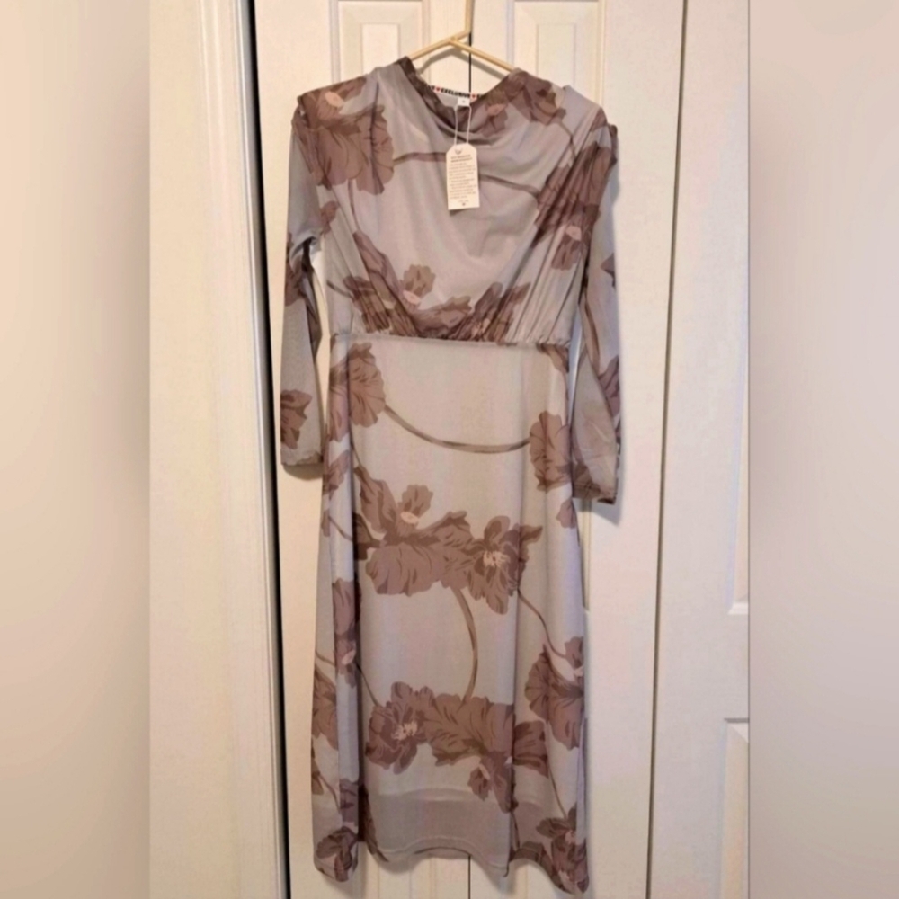 🎊🎊 Beautiful Floral Maxi Dress - Size Small